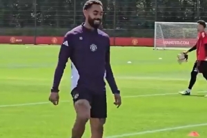 曼联晒库尼亚首训视频:这是库尼亚首次代表曼联参加训练!